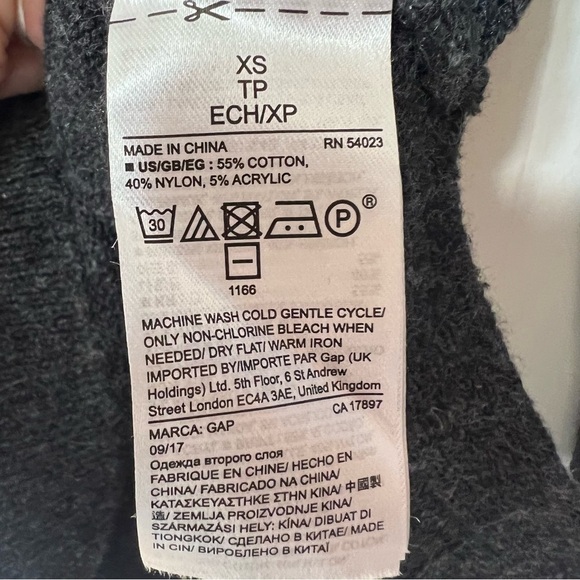 GAP Maternity Gray Bright Multi Color block Heart Crewneck Cozy Sweater XS - Picture 5 of 10